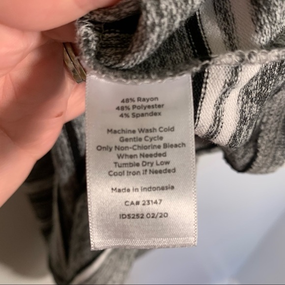 T By Talbots Pleated Back Pullover Grey Multi - Picture 8 of 11